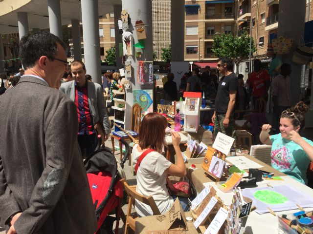 Centenares de personas participan en las actividades organizadas por el Ayuntamiento para celebrar el Día Mundial del Reciclaje - 2, Foto 2