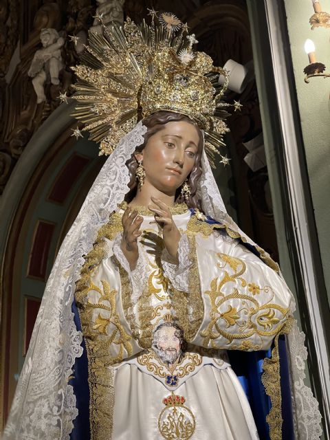 La Virgen del Amor Hermoso recibe un fajín con la imagen de su hijo Resucitado - 5, Foto 5