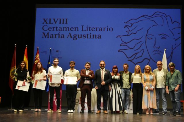 Fiona Sarola Lozano y Vivian Haneine Linares, ganadoras de la XLVIII edición del Certamen Literario 'María Agustina' en las modalidades de narración corta y verso - 1, Foto 1