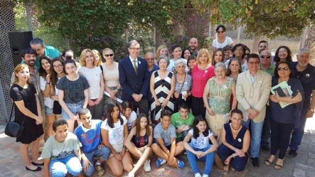 Familia apela a la responsabilidad de la sociedad y de las instituciones para potenciar la lengua de signos como llave para lograr la igualdad - 1, Foto 1