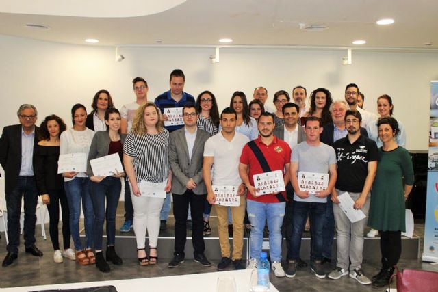 La Comunidad destina dos millones de euros a programas que formarán y emplearán durante un año a 200 jóvenes en sus municipios - 1, Foto 1