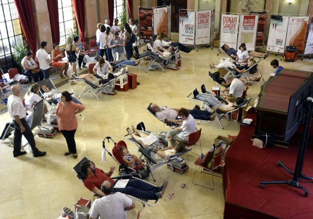 El Ayuntamiento recibirá hoy la generosidad de los donantes de sangre murcianos hasta las 21.30 horas - 1, Foto 1