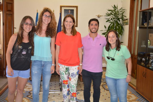 La alcaldesa y el edil de Deportes reciben a las jugadoras del U.D.Águilas Femenino - 1, Foto 1