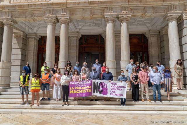 Cartagena guarda un minuto de silencio y condena la violencia machista - 1, Foto 1