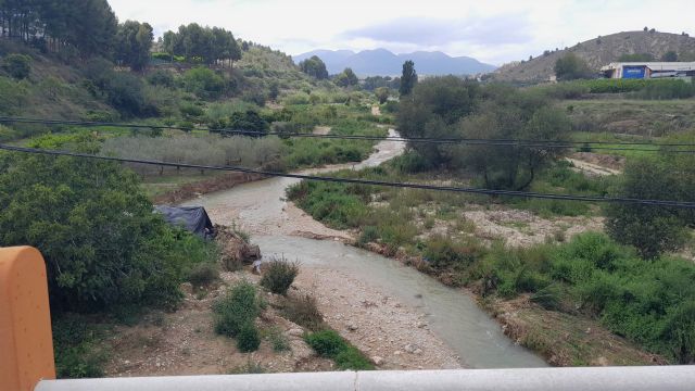 La CHS trabaja en la restauración ambiental de un tramo de 1,4 km del río Argos - 1, Foto 1