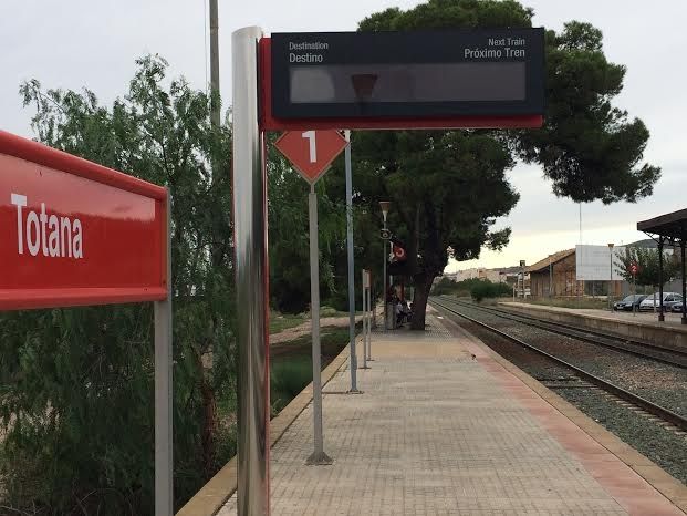 El alcalde eleva una moción al pleno para que se reserve un vagón especial para el transporte de bicicletas en el servicio ferroviario de Cercanías