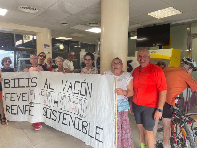 Colectivos exigen respuesta urgente de Renfe ante la negativa de acceso a bicicletas en trenes de Cartagena a Los Nietos - 3, Foto 3