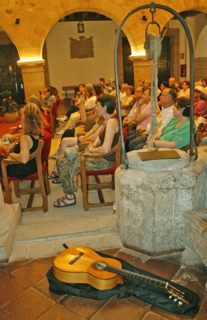 La poesía, la música y el arte se colaron en la Alhóndiga de Villanueva de los Infantes, de la mano del Grupo Oretania con Acordes con la palabra - 3, Foto 3