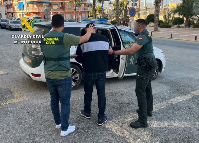 La Guardia Civil detiene en Puerto de Mazarrn a dos tironeros, Foto 4