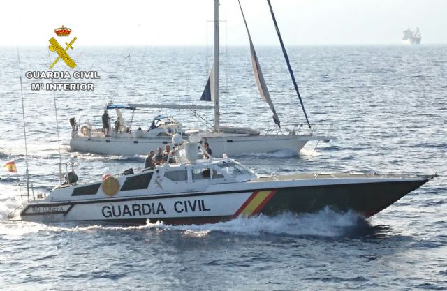 La Guardia Civil intercepta una embarcación cargada con cerca de 15 toneladas de hachís - 1, Foto 1