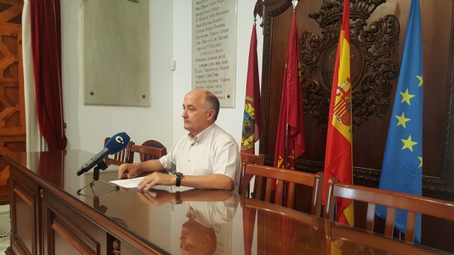 Antonio Meca pide al Alcalde que se retiren las chapas de la obra abandonada de la c/ Santa Paula y se arregle el desnivel de la Plaza del Óvalo - 1, Foto 1