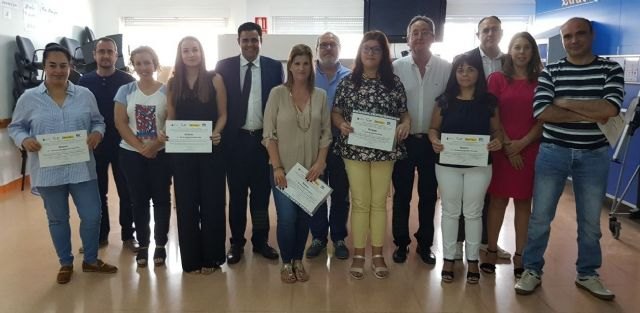 Siete desempleados de la comarca del Mar Menor se especializan en el cuidado de personas dependientes con un programa de la Comunidad - 1, Foto 1