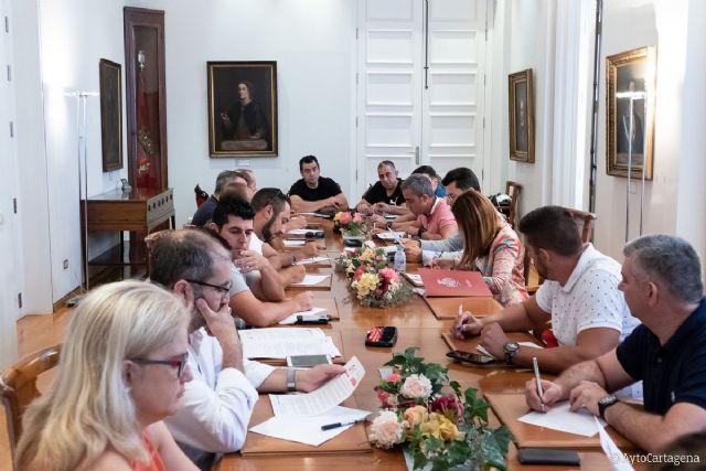 La alcaldesa garantiza a los sindicatos las horas RED necesarias hasta final de año y la reactivación de los procesos selectivos - 1, Foto 1