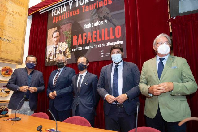 López Miras participa en el homenaje a Rafaelillo por el 25 aniversario de su alternativa - 1, Foto 1