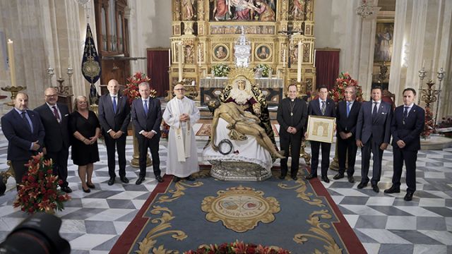 Ayuntamiento de Sevilla . El alcalde de Sevilla impone a la Piedad del Baratillo la Medalla de la Ciudad - 3, Foto 3