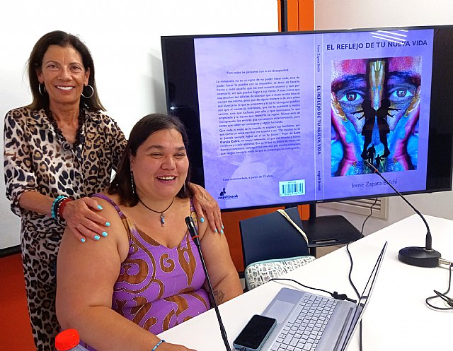 Irene Zapata Belchí ha presentado su libro El reflejo de tu nueva vida en la Padre Salmerón - 1, Foto 1