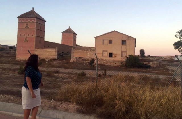 Ciudadanos reclama a Patrimonio que tome medidas para evitar la destrucción total de la “Casa del Pino” situada en Gea y Truyols - 1, Foto 1