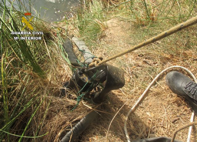 La Guardia Civil sorprende a cuatro personas sustrayendo agua del río Quípar y del nacimiento de Arroyo del Chaparral - 1, Foto 1