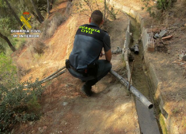 La Guardia Civil sorprende a cuatro personas sustrayendo agua del río Quípar y del nacimiento de Arroyo del Chaparral - 2, Foto 2