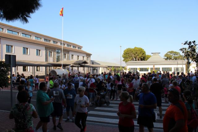 Más de 300 personas participan en la I Marcha Solidaria de la Hispanidad a beneficio de Caritas - 1, Foto 1