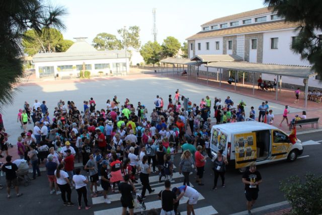 Más de 300 personas participan en la I Marcha Solidaria de la Hispanidad a beneficio de Caritas - 2, Foto 2