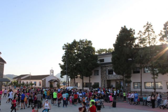 Más de 300 personas participan en la I Marcha Solidaria de la Hispanidad a beneficio de Caritas - 3, Foto 3