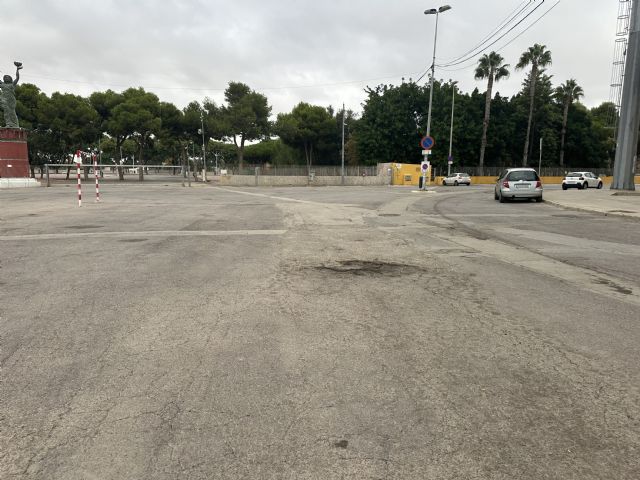 La explanada del Cartagonova, con baches y socavones, un peligro para las personas con movilidad reducida - 2, Foto 2