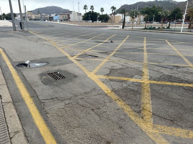 La explanada del Cartagonova, con baches y socavones, un peligro para las personas con movilidad reducida - 4, Foto 4