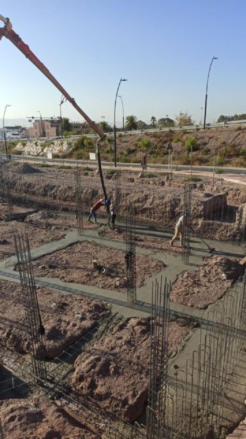 El alcalde anuncia la cesión definitiva a Apandis de la parcela destinada a la construcción de una residencia que acogerá a medio centenar de usuarios - 1, Foto 1