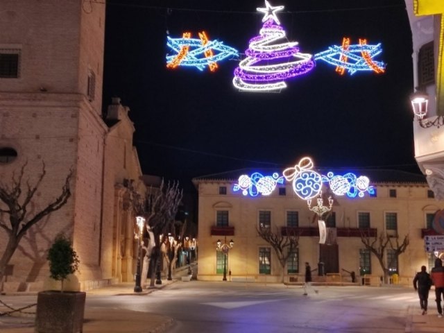 Adjudican el suministro-arrendamiento del material de iluminación para las fiestas de Santa Eulalia y Navidad, Foto 1