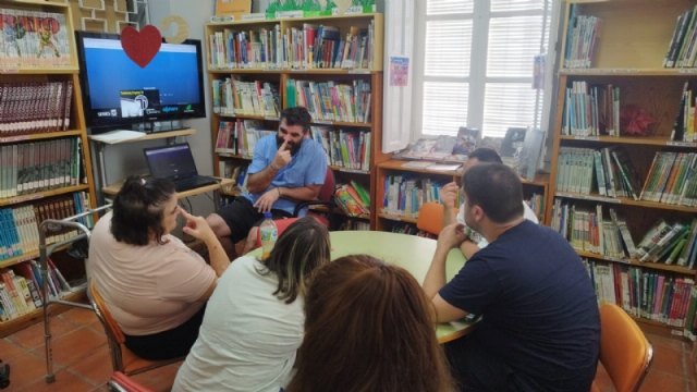 La Biblioteca Municipal colabora con el Centro de Día José Moyá Trilla con un taller para usuarios con discapacidad física, visual e intelectual, Foto 2