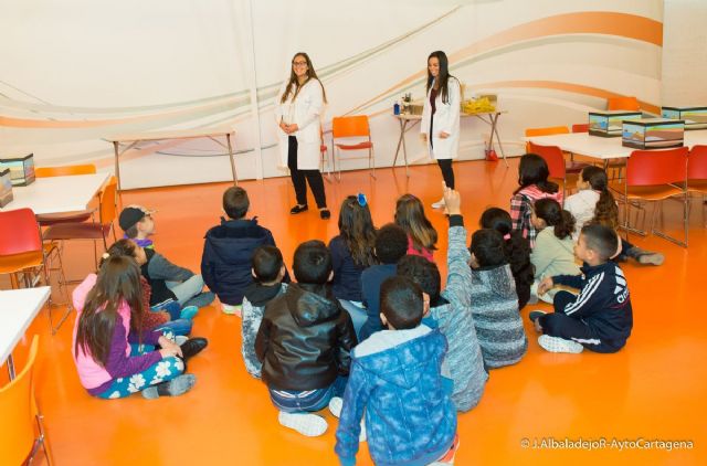 Los escolares del municipio se acercan a la ciencia en El Batel - 1, Foto 1