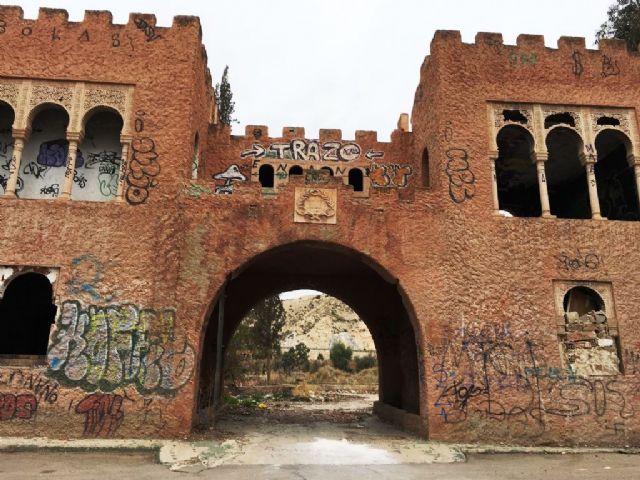 El PSOE exige al Ayuntamiento de Lorca obras de emergencia para evitar que se repitan accidentes en las antiguas instalaciones de La Quinta - 1, Foto 1