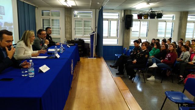 Jiménez apela a la tolerancia, prevención y formación para mejorar la convivencia y la seguridad entre los escolares - 4, Foto 4