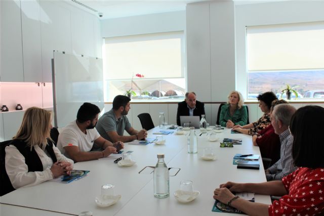 El equipo de Gobierno visita la empresa lumbrerense 'Caudal' - 1, Foto 1