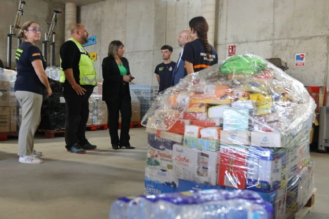 Cartagena suma 110 toneladas de ayuda, envía cubas para liberar alcantarillas y espera indicaciones para más contingentes - 1, Foto 1