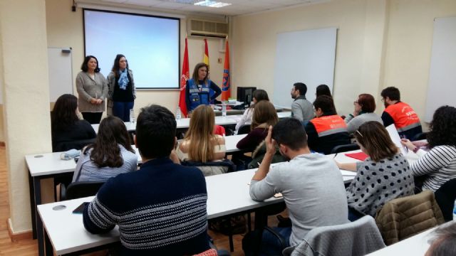 Voluntarios de Protección Civil se forman en la asistencia integral a las mujeres víctimas de violencia de género - 1, Foto 1