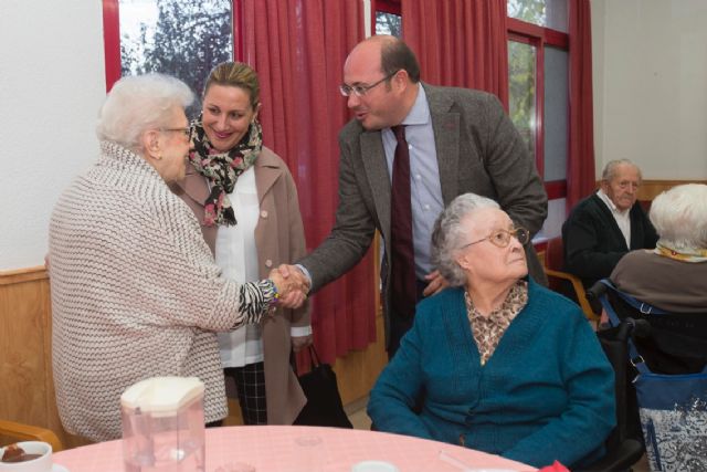 El presidente de la Comunidad visita en Murcia la residencia de personas mayores del barrio de San Basilio - 3, Foto 3