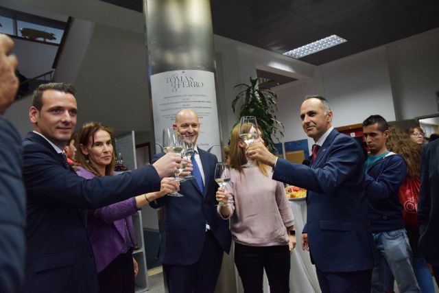 Bodegas Luzón apadrina el vino blanco Tomás Ferro que ha ayudado a elaborar a los estudiantes de Agrónomos de la Universidad Politécnica de Cartagena - 1, Foto 1