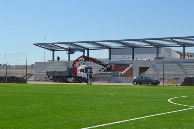 El campo de fútbol municipal Onofre Fernández Verdú ya luce renovado su césped artificial - 3, Foto 3