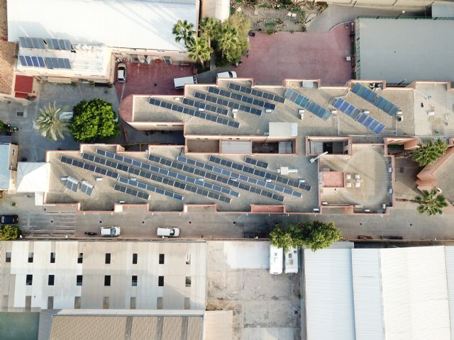 Jesús Abandonado da un paso más en su compromiso con las energías renovables y culmina la instalación de 72 nuevas placas solares en el Centro de Acogida de Santa Catalina - 2, Foto 2