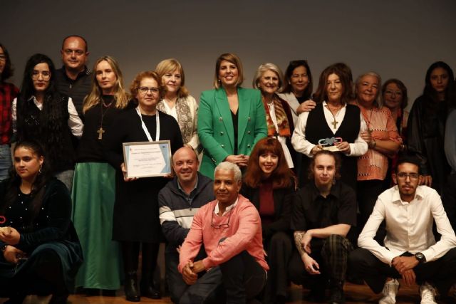 El grupo Casa del Niño de San Vicente de Paul y Ápices recogen el Premio Compromiso Voluntario - 1, Foto 1