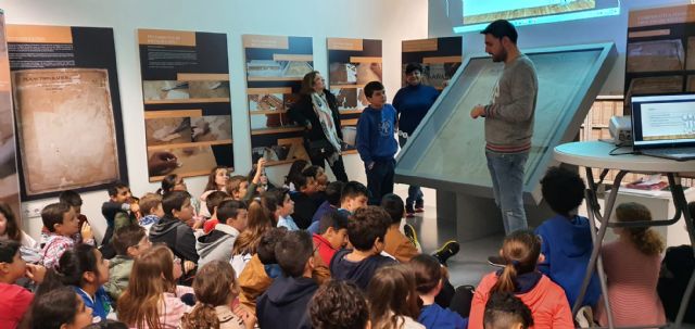 Recepción en el Ayuntamiento de Torre Pacheco a los alumnos de 5º de Educación Primaria del colegio Ntra. Sra. del Rosario - 1, Foto 1