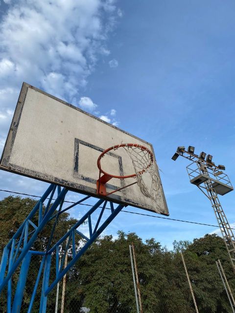 MC denunciará en el Pleno el deplorable estado de la pista deportiva del Parque Antoñares en Los Barreros - 3, Foto 3