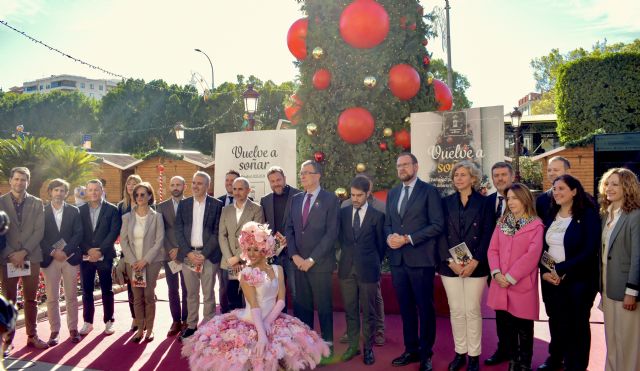 El árbol de Navidad de la plaza Circular de Murcia, asegurado con Gesa - 1, Foto 1