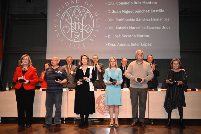 La Universidad de Murcia rinde un gran homenaje a la dedicación universitaria de su personal - 3, Foto 3