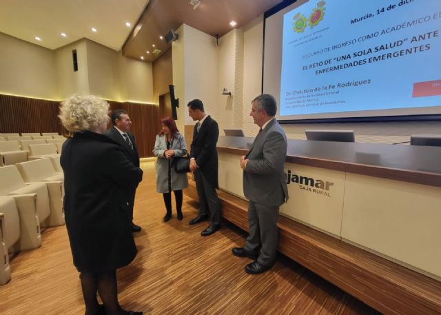 Juan María preside el acto de toma de posesión de Christian de la Fe como Académico de Número en la Academia de Ciencias Veterinarias de la Región de Murcia - 1, Foto 1