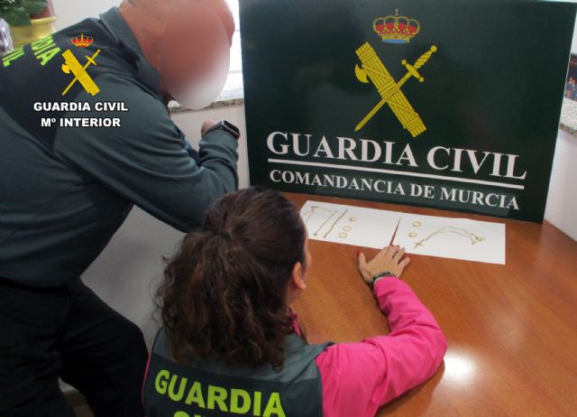 La Guardia Civil desmantela en San Javier un grupo delictivo dedicado a la sustracción de joyas - 3, Foto 3