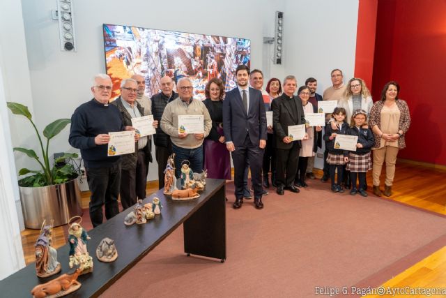 El Ayuntamiento premia a los colegios Maristas e Hispania por sus belenes de Navidad - 1, Foto 1