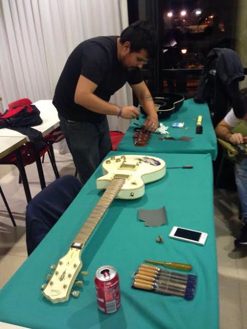 Continúa el curso de Mantenimiento, Ajuste y Puesta a Punto de Guitarras en la Universidad Popular - 3, Foto 3